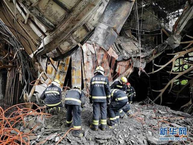 “烟串到三楼未警报”，哈尔滨火灾酒店法人涉消防责任事故罪被拘
